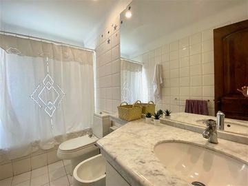 Casa en Venta en Rayén | Casa en Venta | (5D4B) | Vitacura | One Propiedades
