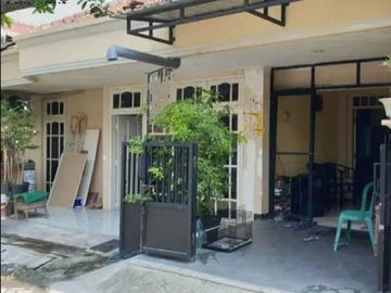 Rumah tenggilis strategis Hadap selatan Row 2 mobil