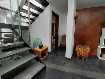 Casa en venta de 4 dorm. en La Dehesa exclusivo condominio