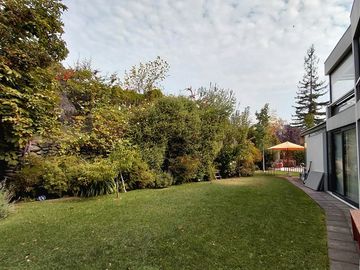 Casa en venta de 4 dorm. en La Dehesa exclusivo condominio