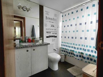 Casa en venta de 4 dorm. en La Dehesa exclusivo condominio