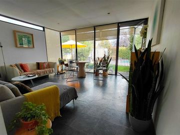 Casa en venta de 4 dorm. en La Dehesa exclusivo condominio
