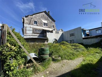 Local Comercial en Venta en Casa esquina con vista al mar, a pasos de Av. Los Héroes, Calbuco