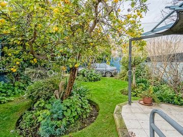Casa en Venta en Cercano a Uno Norte