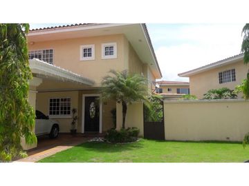 SEA CONFIABLE VENDE CASA EN VILLA DEL GOLF 2, RESIDENCIAL VILLA ALTA