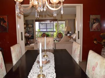 RECOLETA - Piso de Catg. Viv. 24hs. 2 Cocheras Fijas, Baulera, Balcon Aterrazado 3 Dorm (1 en suite), Gran Cocina, 2 Dependencias.