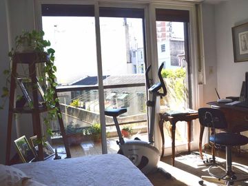 RECOLETA - Piso de Catg. Viv. 24hs. 2 Cocheras Fijas, Baulera, Balcon Aterrazado 3 Dorm (1 en suite), Gran Cocina, 2 Dependencias.