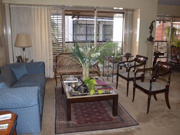 RECOLETA - Piso de Catg. Viv. 24hs. 2 Cocheras Fijas, Baulera, Balcon Aterrazado 3 Dorm (1 en suite), Gran Cocina, 2 Dependencias.