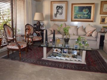 RECOLETA - Piso de Catg. Viv. 24hs. 2 Cocheras Fijas, Baulera, Balcon Aterrazado 3 Dorm (1 en suite), Gran Cocina, 2 Dependencias.