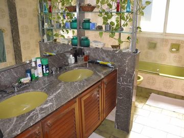 RECOLETA - Piso de Catg. Viv. 24hs. 2 Cocheras Fijas, Baulera, Balcon Aterrazado 3 Dorm (1 en suite), Gran Cocina, 2 Dependencias.
