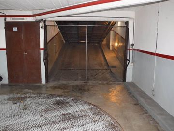 RECOLETA - Piso de Catg. Viv. 24hs. 2 Cocheras Fijas, Baulera, Balcon Aterrazado 3 Dorm (1 en suite), Gran Cocina, 2 Dependencias.