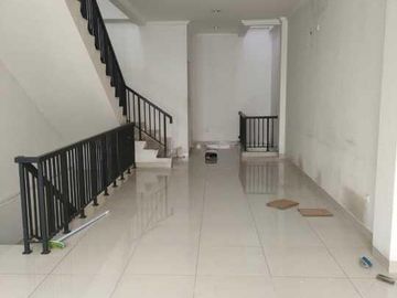 Disewakan Ruko Siap Pakai Cocok untuk Kantor di Blok Rgc Dekat Raja Cafe, Galaxy