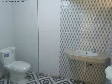 Rumah di Barata Jaya, Row jalan 3 mobil