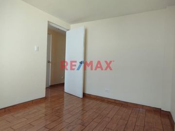 Se alquila acogedor y bien distribuido departamento en el distrito de San Miguel, ideal para quienes buscan comodidad, buena ubicación y espacios bien
