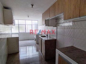 Se alquila acogedor y bien distribuido departamento en el distrito de San Miguel, ideal para quienes buscan comodidad, buena ubicación y espacios bien