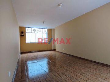 Se alquila acogedor y bien distribuido departamento en el distrito de San Miguel, ideal para quienes buscan comodidad, buena ubicación y espacios bien