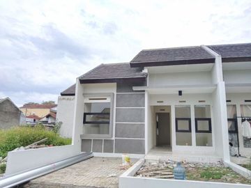 Rumah Nyaman Asri Dekat ke Alun-Alun Ciparay