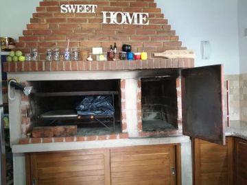 Chalet 3 amb sobre 3 Lotes 850m2  con quincho y Piscina. Los Pinares.