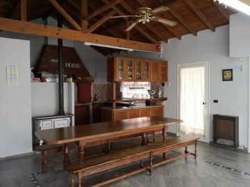 Chalet 3 amb sobre 3 Lotes 850m2  con quincho y Piscina. Los Pinares.