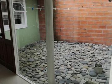 Chalet 3 amb sobre 3 Lotes 850m2  con quincho y Piscina. Los Pinares.