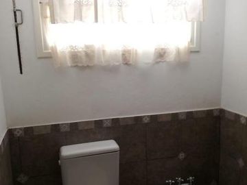 Chalet 3 amb sobre 3 Lotes 850m2  con quincho y Piscina. Los Pinares.