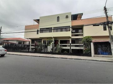 SE VENDE CASA COMERCIAL ESQUINERA DE 6 NIVELES
