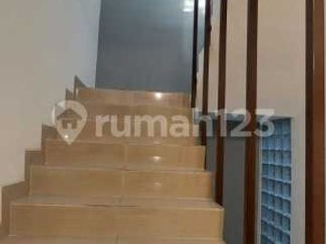 Di Jual Rumah di Kelapa Dua. Kebun Jeruk Jak-Bar