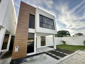 CASAS MODERNA A ESTRENAR EN VENTA EN URB PORTÓN DEL SOL - MANTA