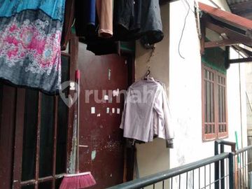 Rumah Kontrakan 2 Pintu Dekat Pasar Lenteng