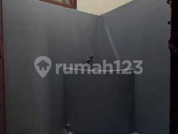 Rumah Kontrakan 2 Pintu Dekat Pasar Lenteng