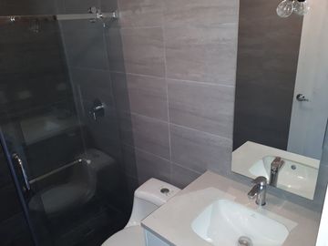 VENDO HERMOSA SUITE CERCA UDLA