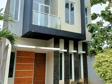 Rumah 2 lantai cibubur depok ada free furniture