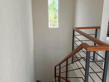 Rumah 2 lantai cibubur depok ada free furniture