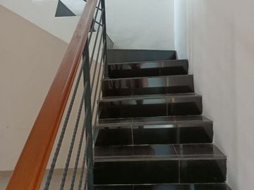 Rumah 2 lantai cibubur depok ada free furniture