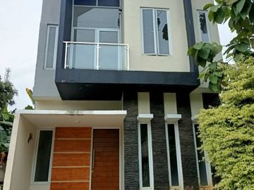 Rumah 2 lantai cibubur depok ada free furniture