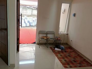 Rumah 2 lantai cibubur depok ada free furniture