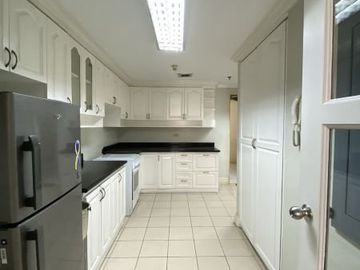 3-Bedroom Fully furnished Unit at Salcedo Park Twin Towers