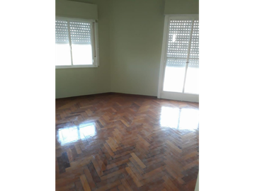 Departamento frente a Plaza San Pantaleón