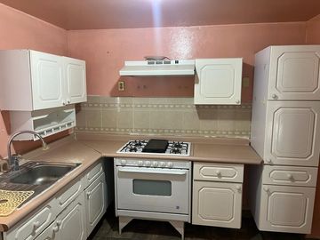 Bonita casa en esquina, amplios espacios !