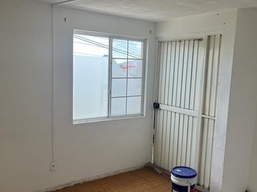 Bonita casa en esquina, amplios espacios !
