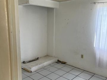 Bonita casa en esquina, amplios espacios !