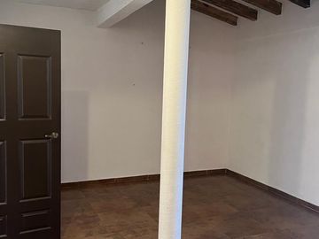 Bonita casa en esquina, amplios espacios !