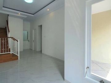 Rumah 2 Lantai siap huni di lokasi bagusharga juga bisa nego