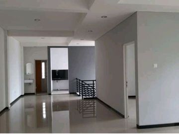 Ruko dijual di Semarang Barat dekat pusat kota. Semi Furnish