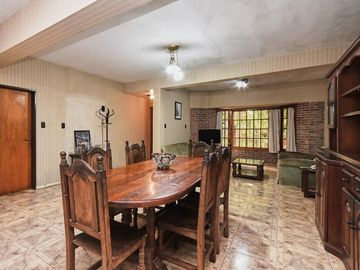 Venta Excelente Chalet C/ Parque, Quincho y Piscina - Boulogne