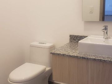 HERMOSO DUPLEX EN RENTA POR ESTRENAR - TUMBACO