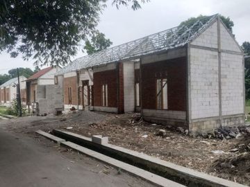 200 Jt-an Hunian Cantik Etnik Jawa Modern dengan Batu Bata Ekspose