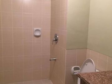 Rush for sale! 2BR unit at KAMALA bldg. Royal Palm Residences, Acacia Estates, Taguig