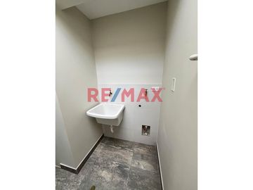 Departamento 101 - Proyecto en Estreno
¿Buscas un hogar moderno y cómodo en una ubicación estratégica? Este hermoso departamento flat es ideal para t