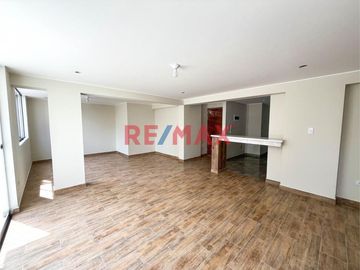 Departamento 101 - Proyecto en Estreno
¿Buscas un hogar moderno y cómodo en una ubicación estratégica? Este hermoso departamento flat es ideal para t